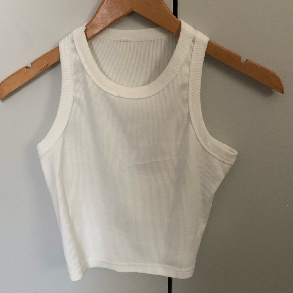 white ribbed cropped tank top